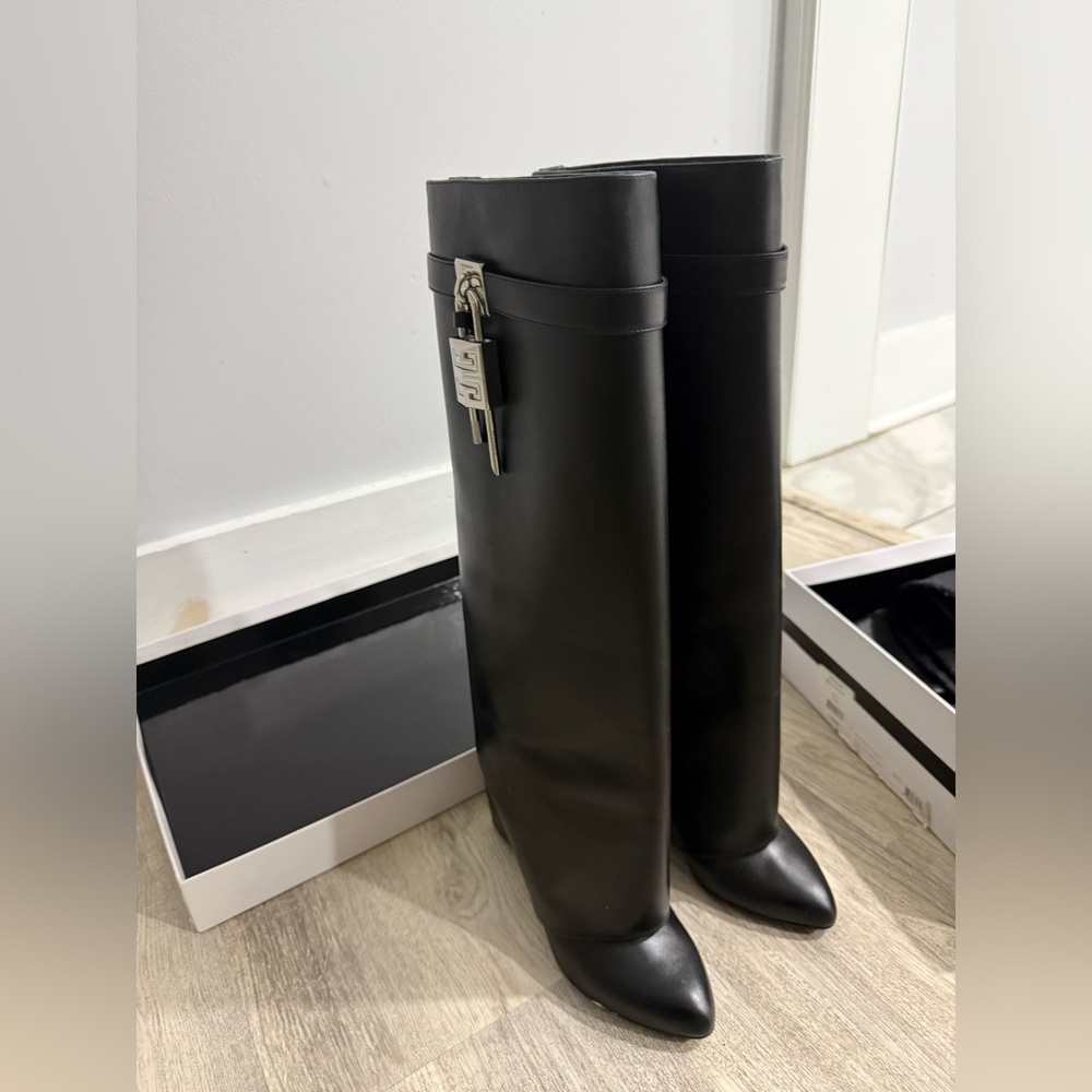 Givenchy Black shark Boots (lock)